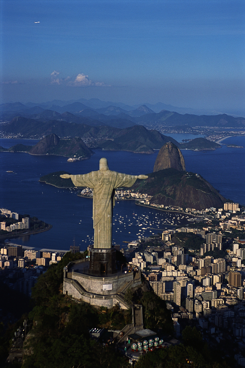 里约热内卢基督像(救世基督像,葡萄牙语:cristo redentor)也叫巴西