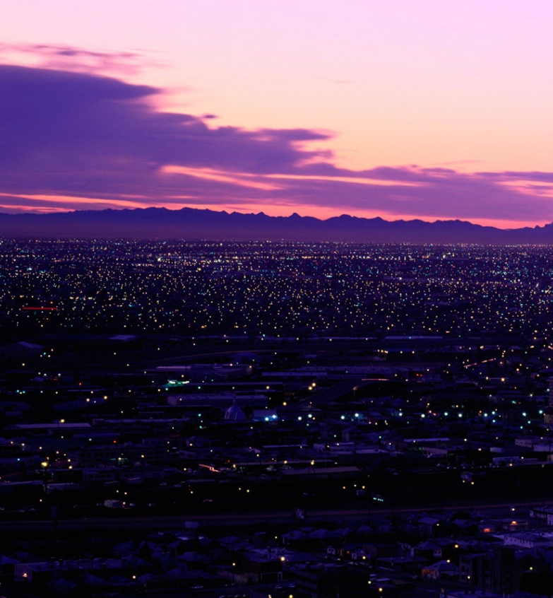 夜空下的城市星光点点,像星空一般,我喜欢这样的景色!