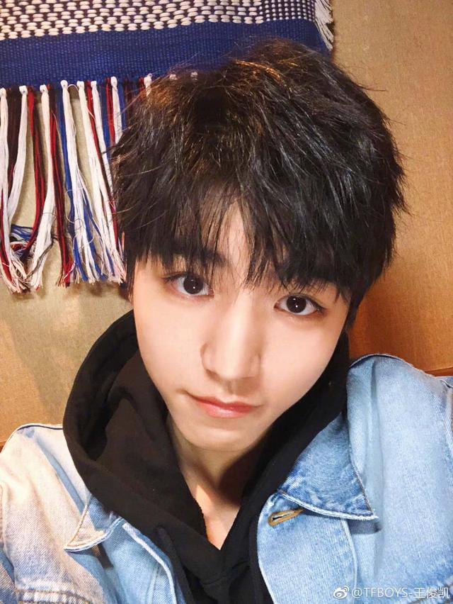 王俊凯发微博晒新发型,清新养眼,却不小心暴露了豪宅的位置!