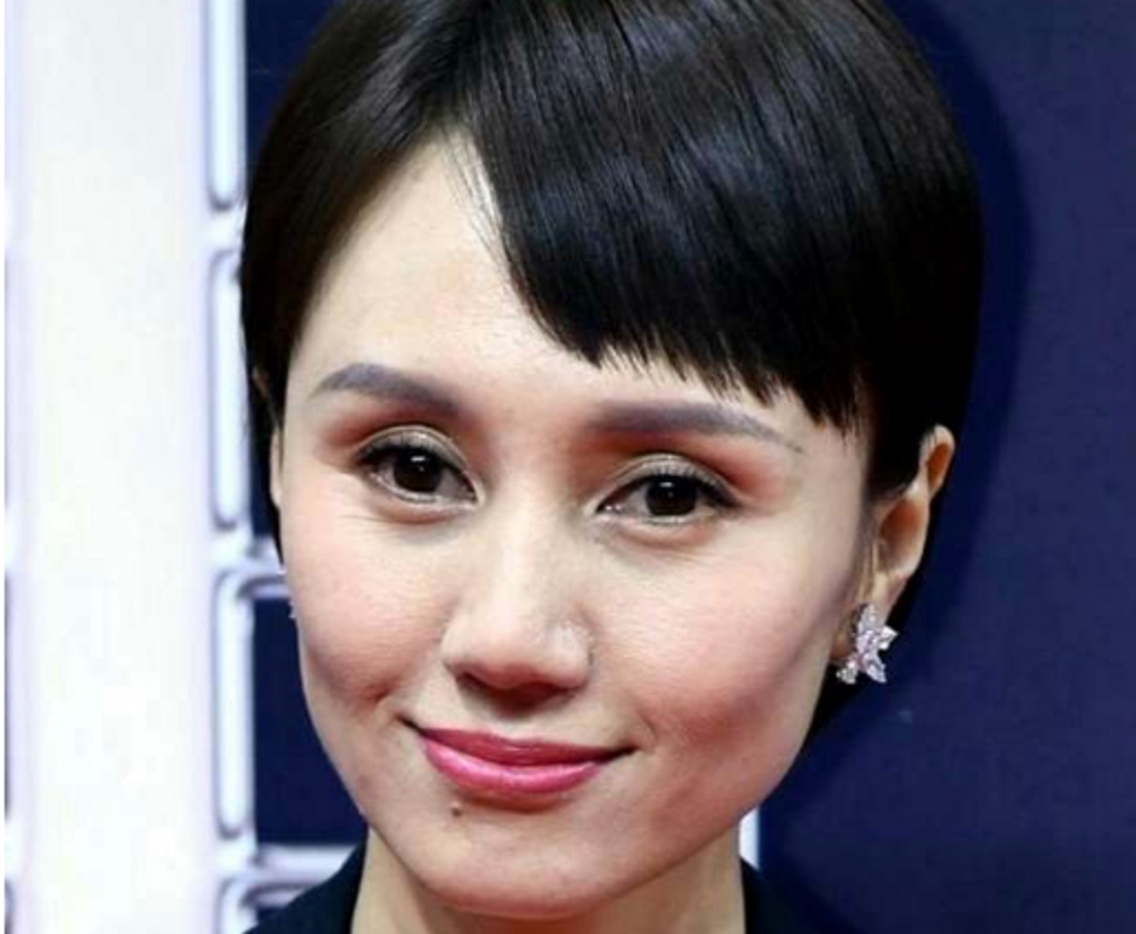 岁月饶过谁,微博之夜就是"照妖镜",倪妮白发抢镜,但她真美!