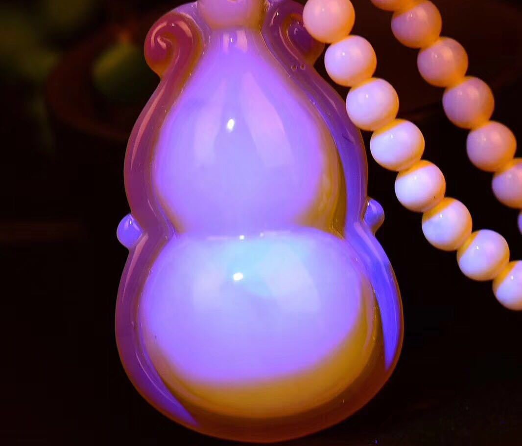 紫光灯"鉴定蜜蜡"靠谱吗?这个故事结果"出人意料"