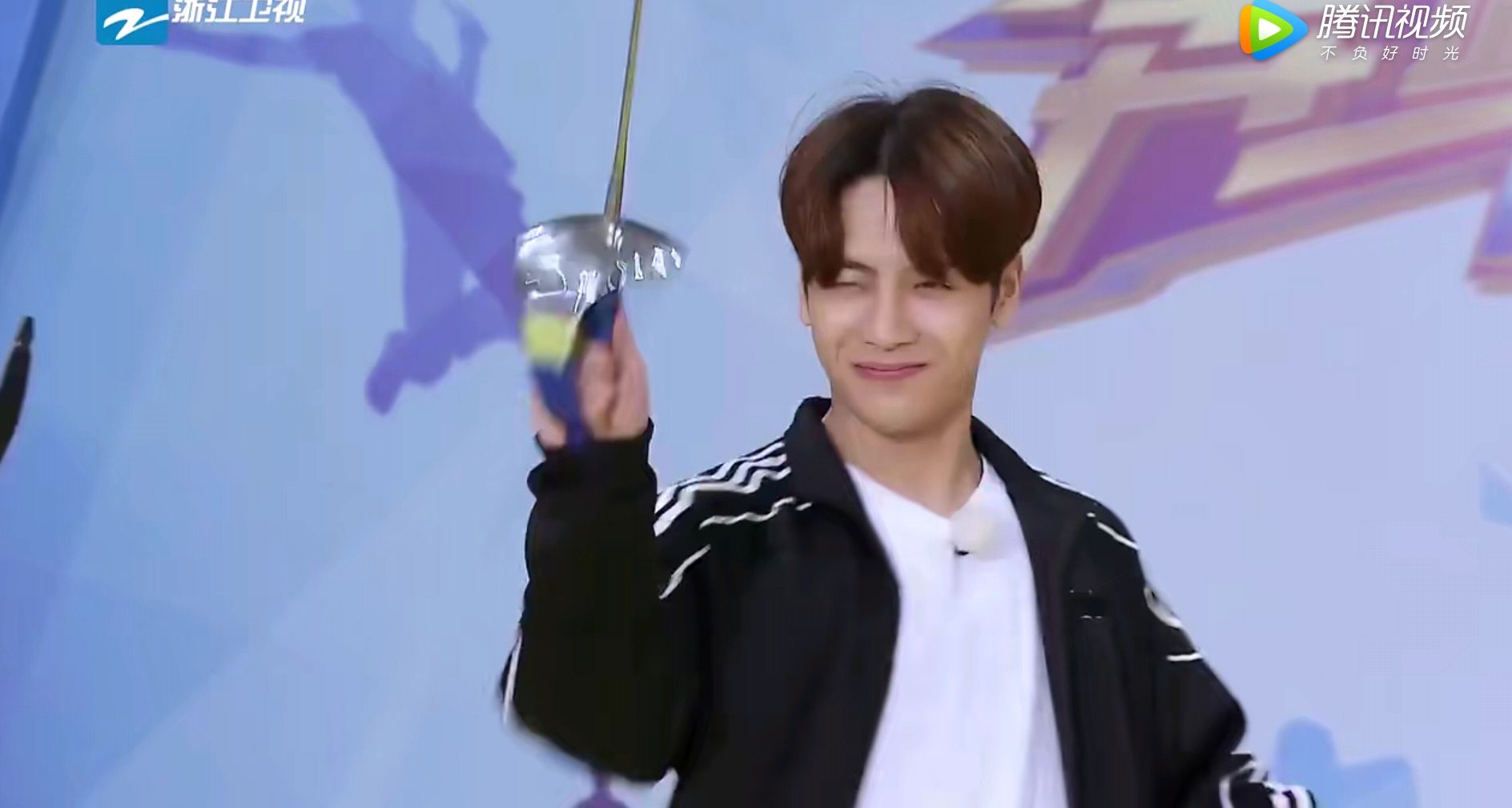 《奔跑吧》迎来运动会,baby射箭,王嘉尔重拾击剑老本行信心十足