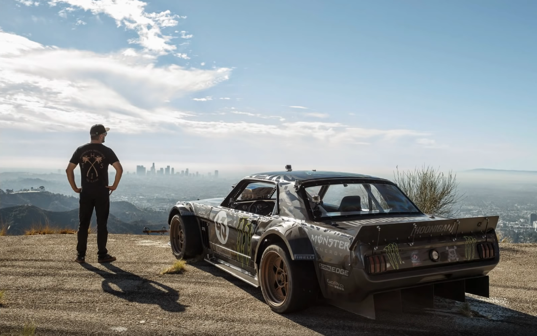 845马力的爆改1965年的野马!来看看砖叔的大玩具制作的过程!