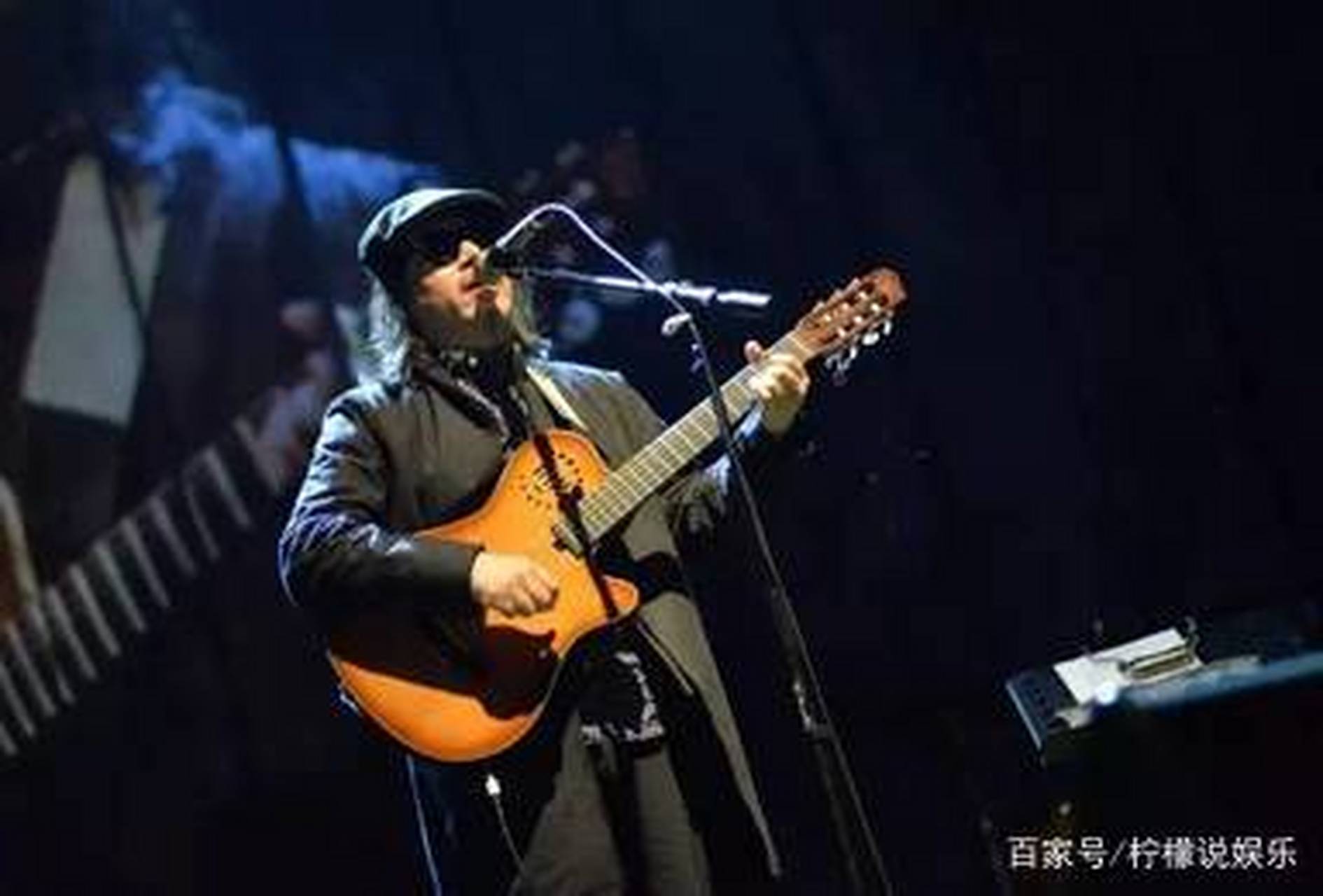 宅家推荐音乐《九月》– 周云蓬.海子的诗歌,张慧生谱曲,周云蓬演唱.