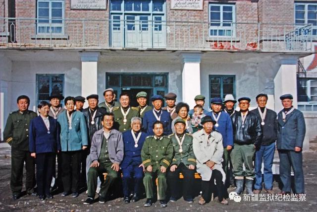 1991年下巴湖劳改支队获自治区司法行政奖章人员合影
