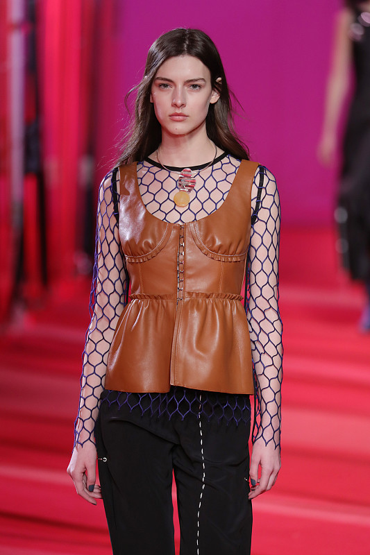 活泼又时尚的穿搭总给人惊喜,让大家不再为打扮苦恼!