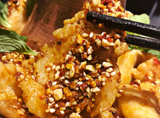 美食中的战斗鸡,铜锅洋芋鸡真的是一绝