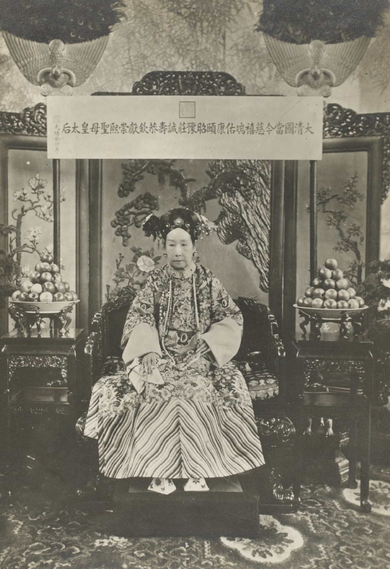 清朝贵妃格格真实照片.拍摄于1900年