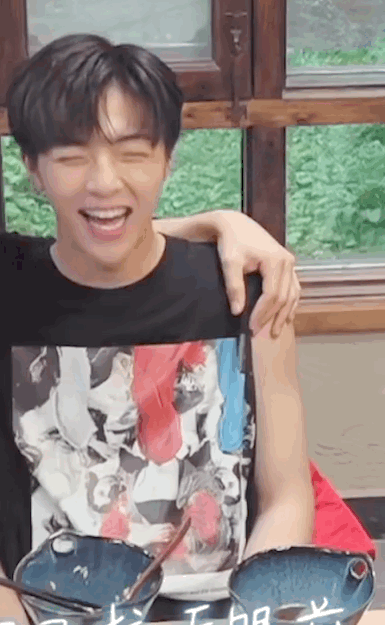 世界笑倒比赛陈小农一定拿第一 请收看农农子的一百种大笑方式