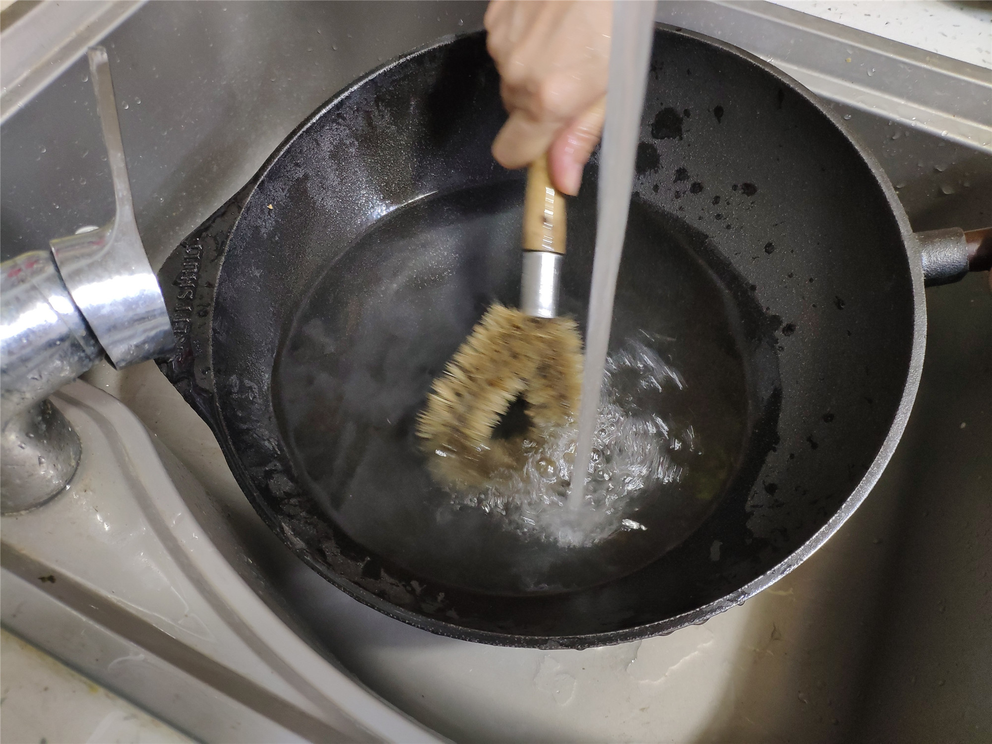 铁锅怎么开锅?拿到新锅别着急用,简单几步开锅,不会粘锅寿命长