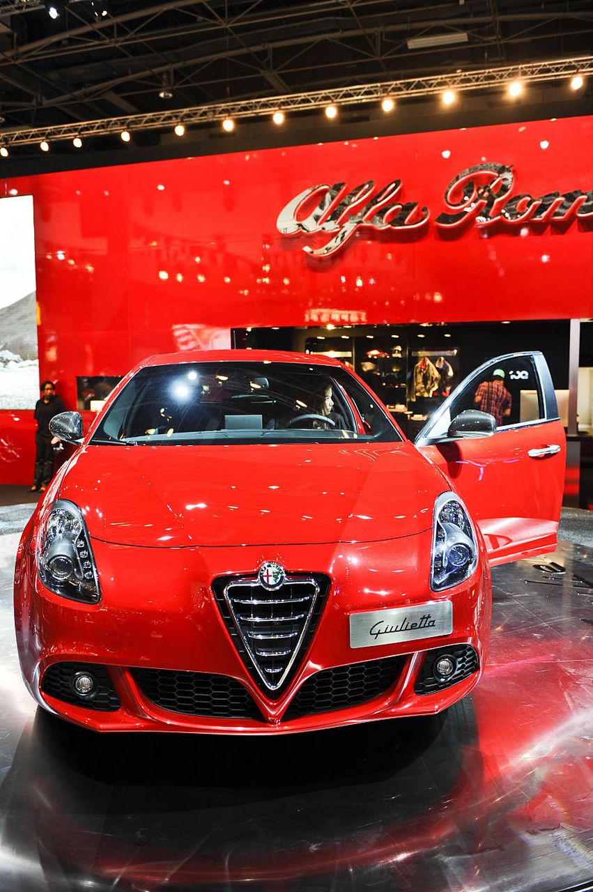 阿尔法shi版智能车,领先时代的座舱与泊车间体验.