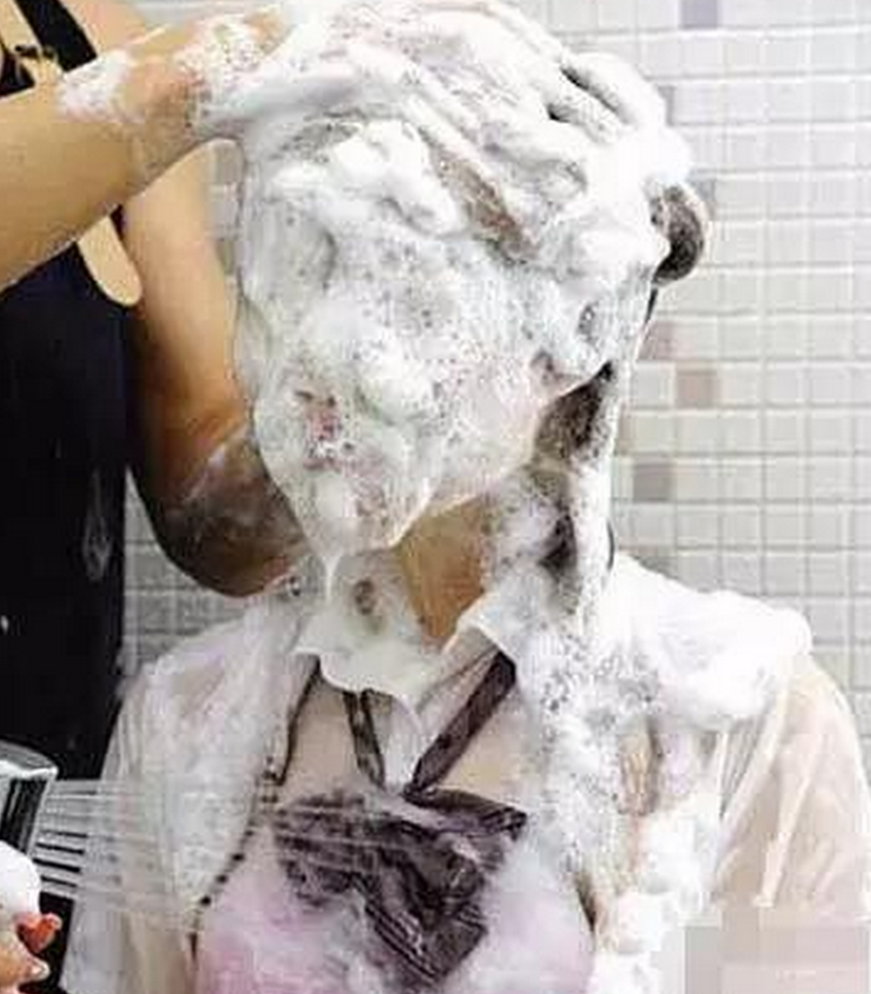 搞笑图片:让你们给我洗头,你们就是这样给我洗的?