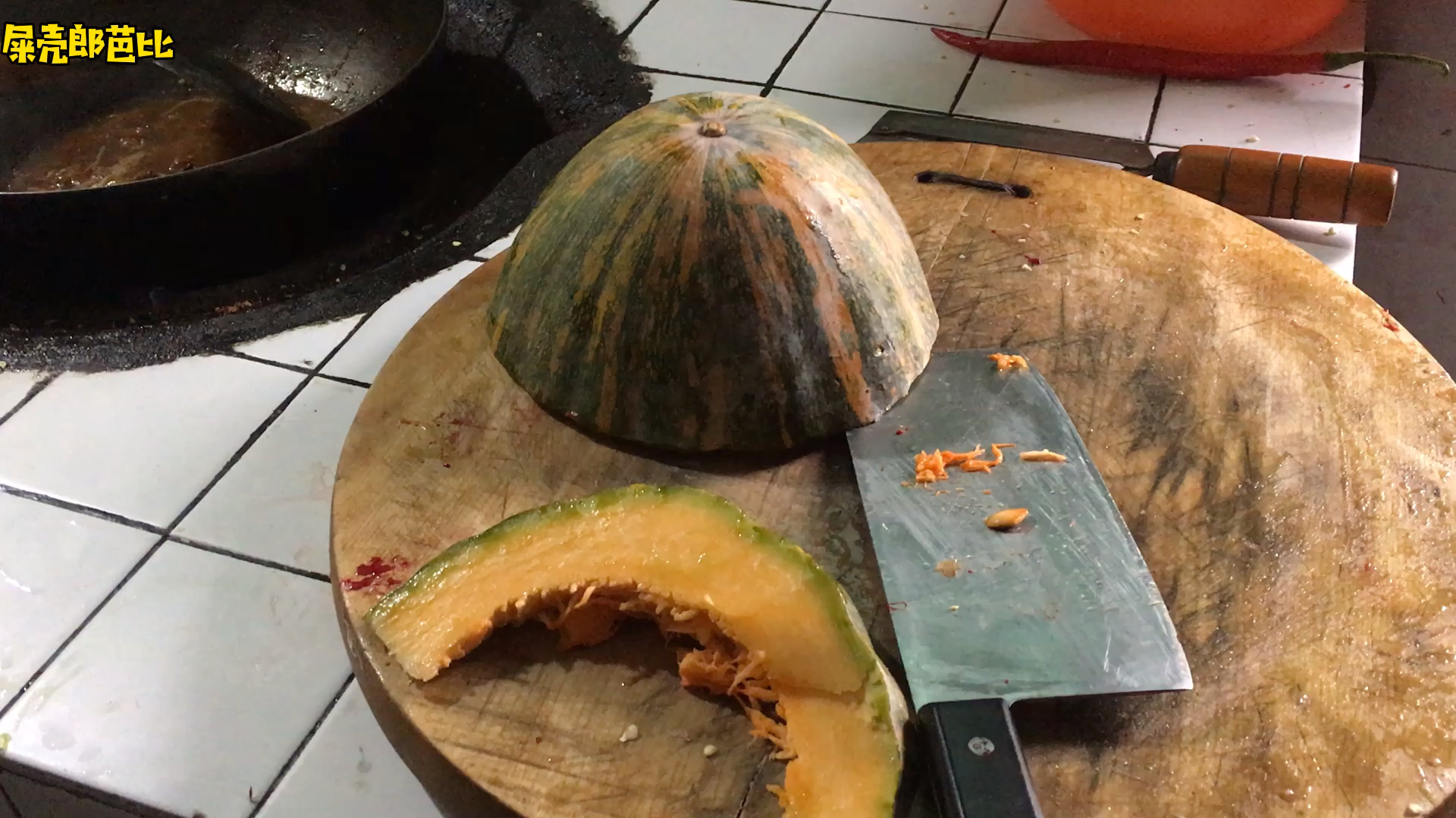 家里种的南瓜切一块煮着吃 老下饭了