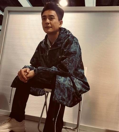 男神黄宗泽脚伤未愈丧练"天残腿:我的脚要更加努力