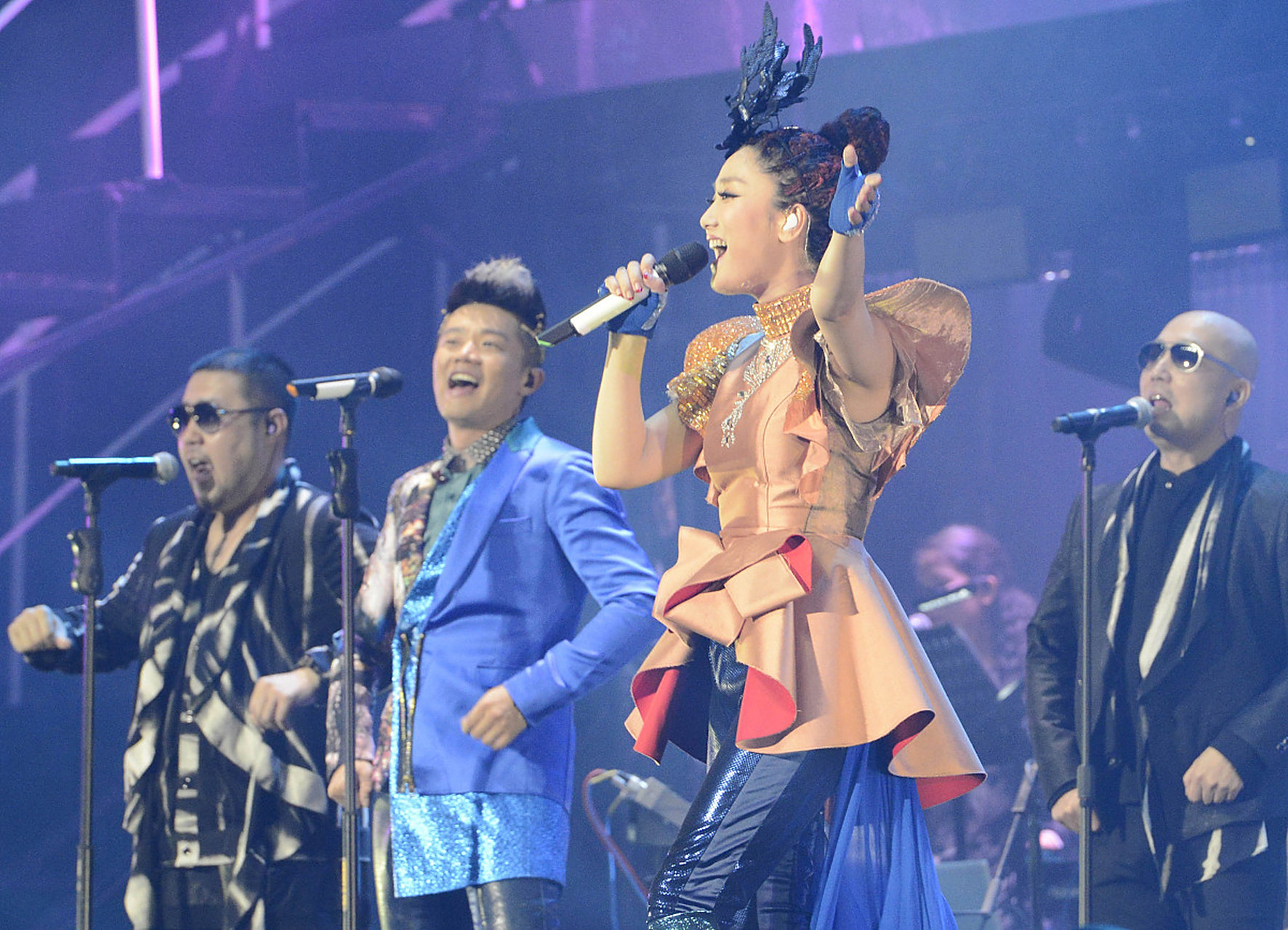 🔥凤凰传奇跨年夜《奢香夫人》演出,简直是魅力四射,全场大合唱的