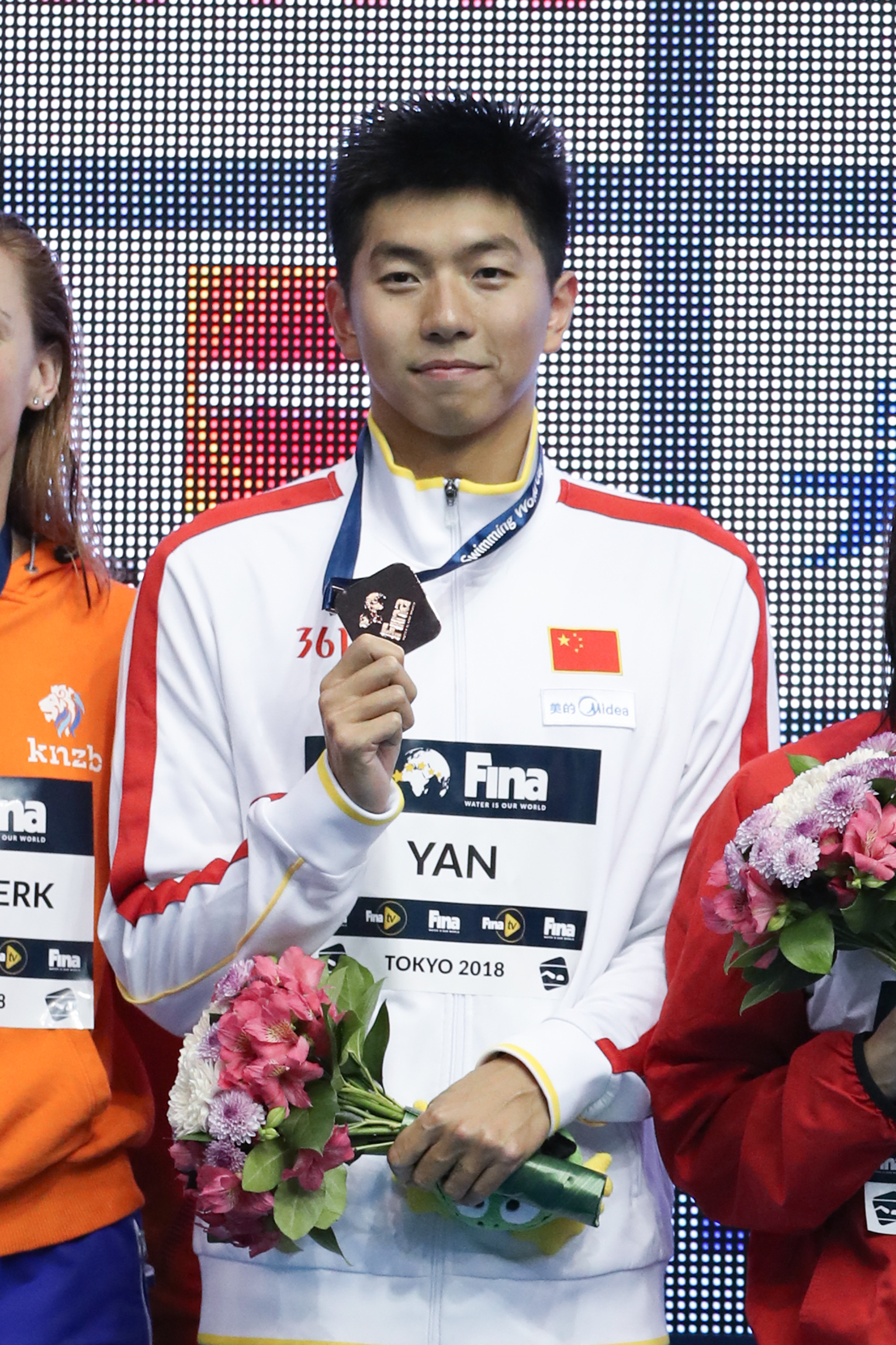 游泳——短池世界杯东京站:闫子贝获男子100米蛙泳季军(3)