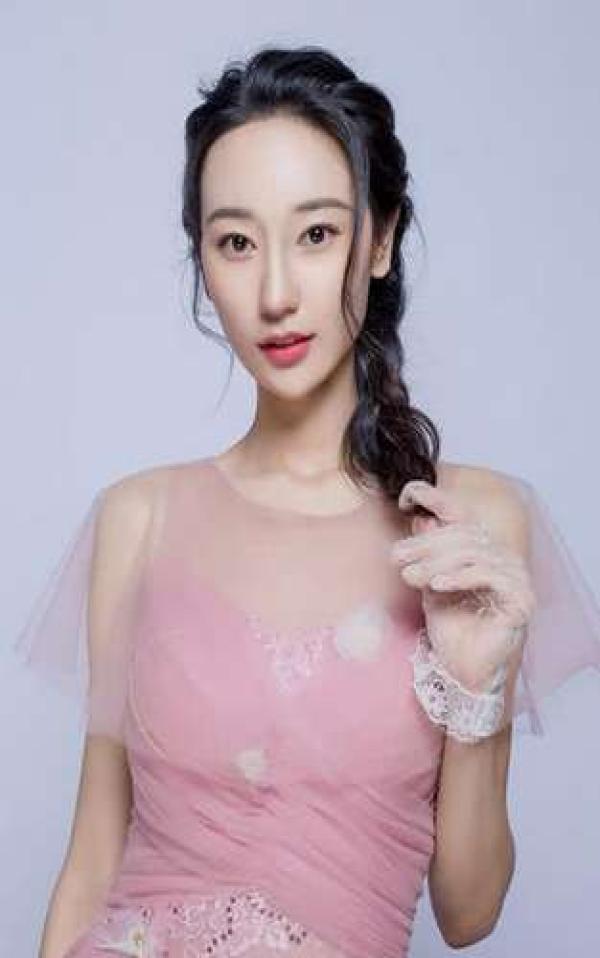 爱情大电影《骗局》热映 苏琳琳:生活中我也天真直爽