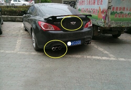 这辆车标b带双翅膀,车牌4个2,朋友却说这是辆奇瑞车