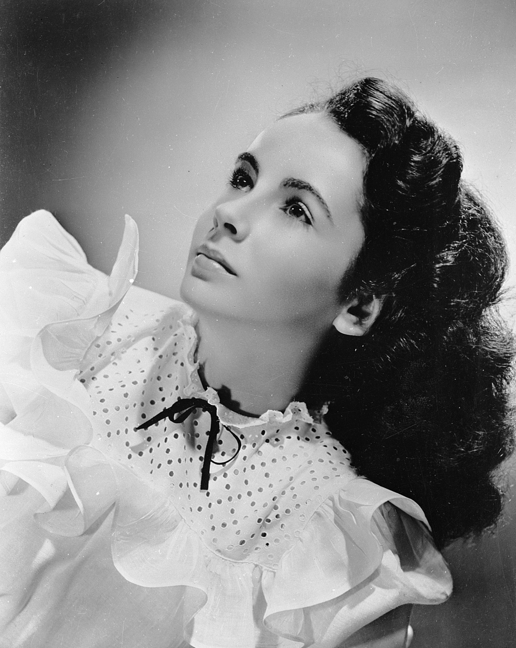 伊丽莎白一世,英国历史上一位备受尊敬的女王,她的一生充满了传奇色彩