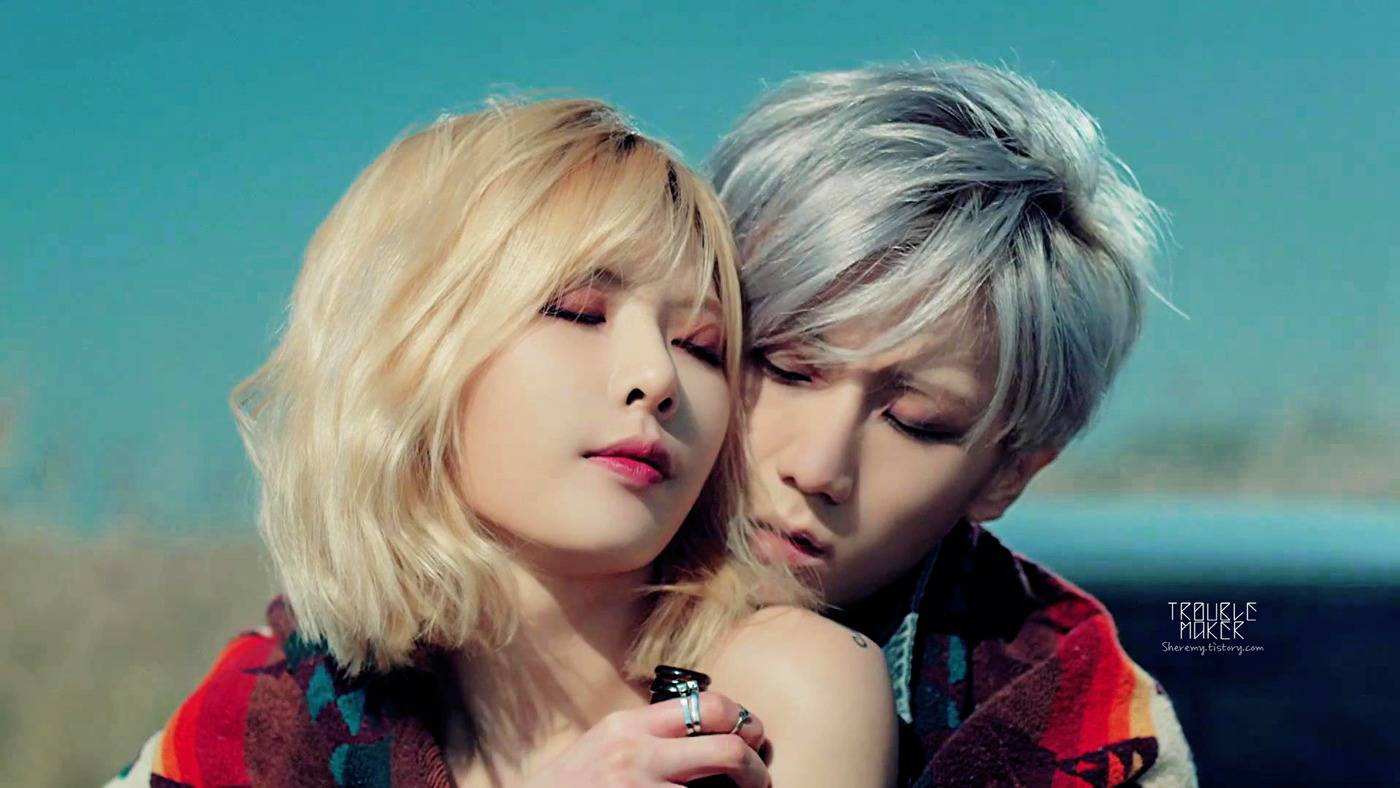 mama盛典的精彩瞬间:"草马"夫妇经典1吻,发哥鸟叔搞笑互动