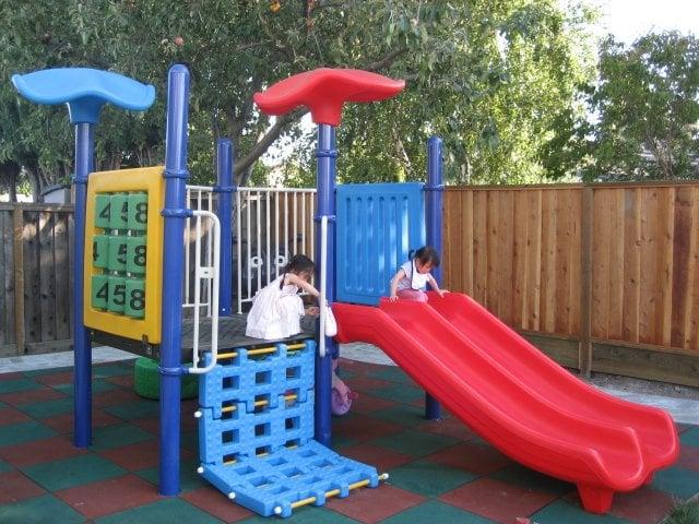 在"快乐儿童学校"里快乐学习