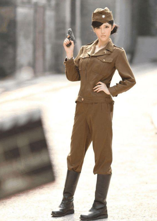 2名国民党女兵被俘,李克农:放走穿长靴的!战士们听后都愣了