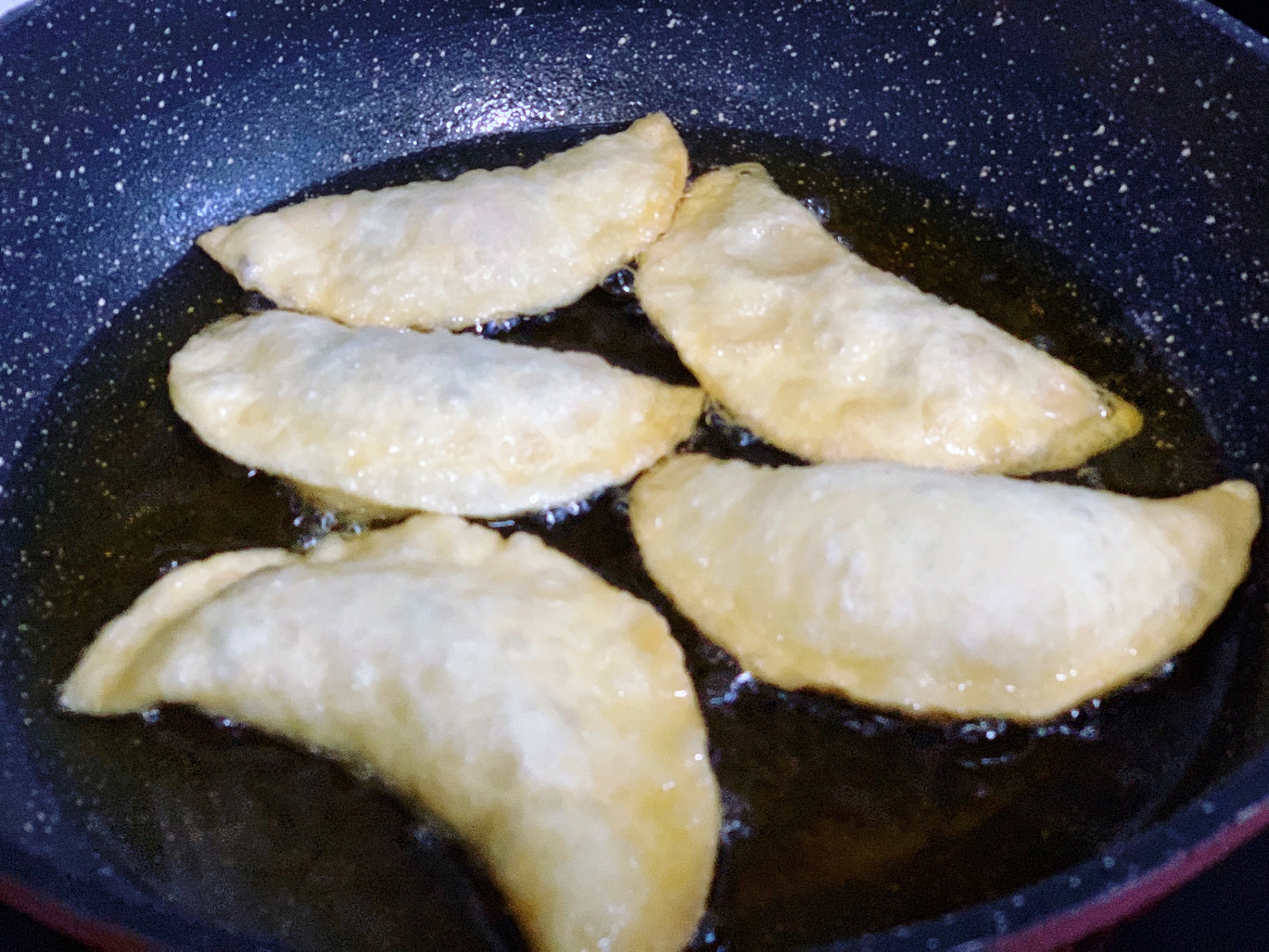 這樣一款製作簡單,香酥可口,飄香四溢的香酥油炸餃子的做法你學會了