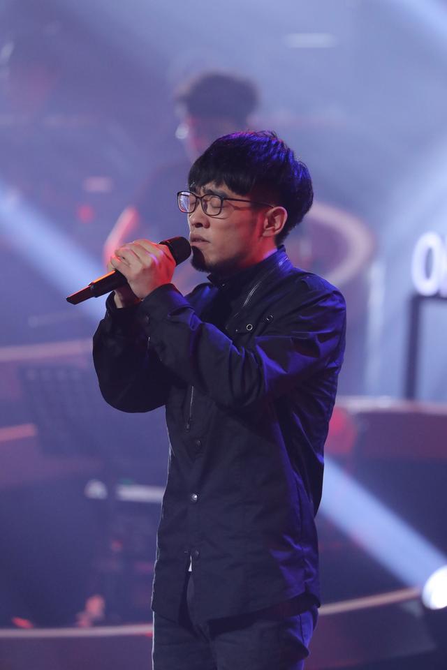 康树龙败给单翼安琪,导师李健迷之微笑!