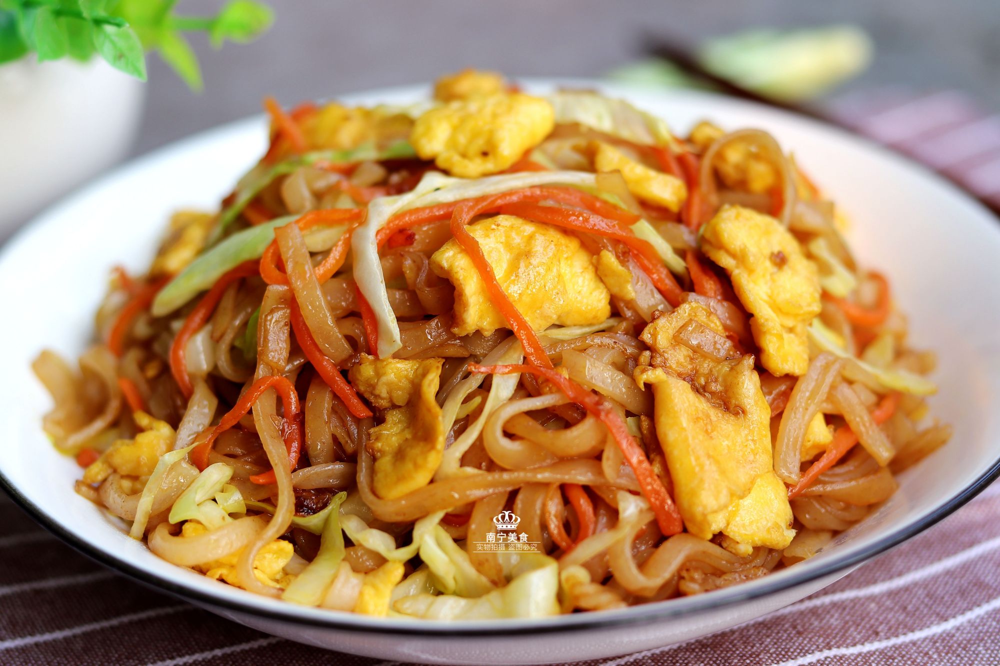 炒粉时总是容易断?教你正确做法,粉不断也不碎,比夜宵摊还好吃