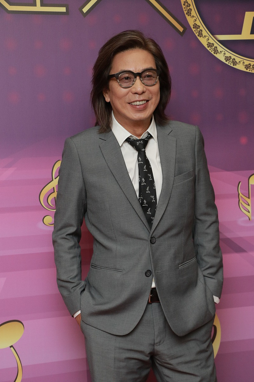 63岁的林敏骢以其处男剧《下流上车族》的成功斩获2022 tvb"民选视帝"