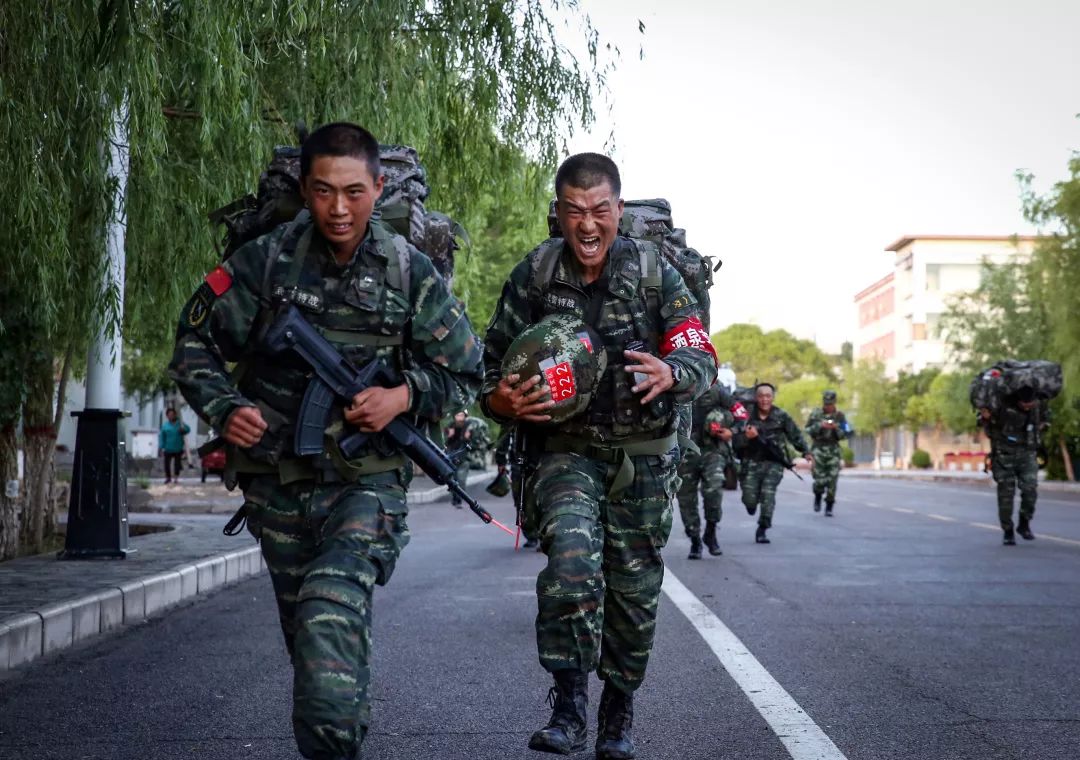 战火硝烟 大漠戈壁砺精兵