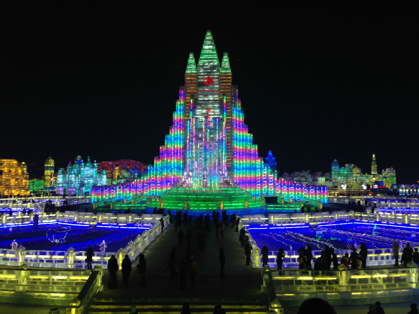 细数景致迷人的旅游景点,青岛八大关景区,哈尔滨冰雪大世界自然也在