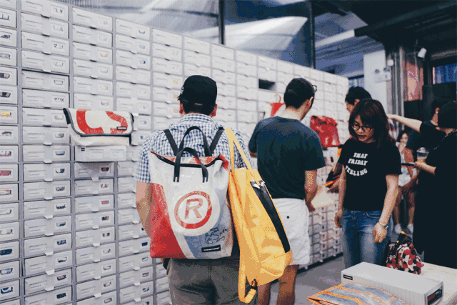 freitag 中国首家门店开幕,mars 提前进去与创始人兄弟聊了聊