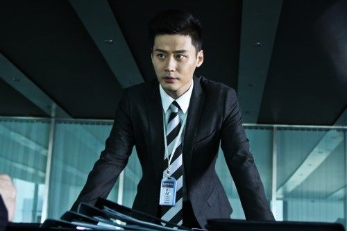 他是上戏老师,曾因《神雕侠侣》有名气,如今给靳东做配无人认出