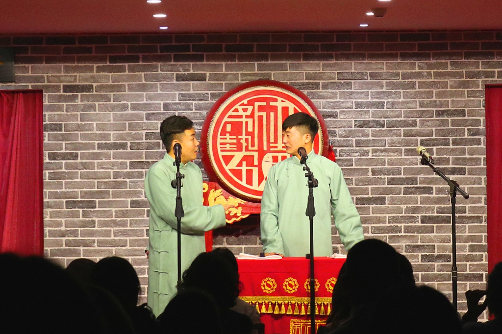 游西安邂逅相声新势力,"旭日阳光"领衔,刨活儿接下茬三小时