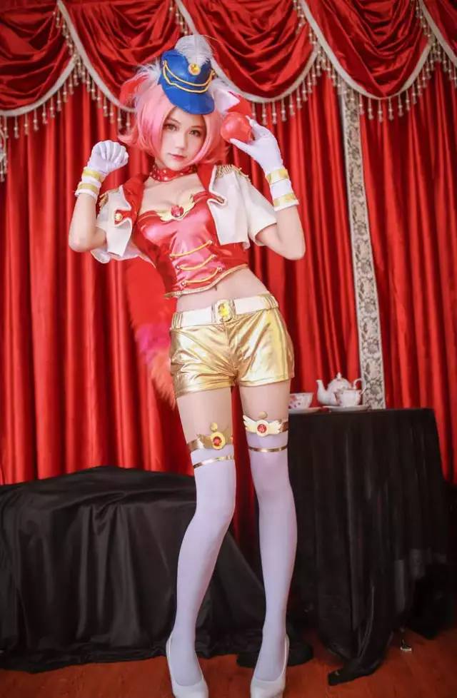 王者荣耀妲己白丝小短裤cosplay,你的主人在这里