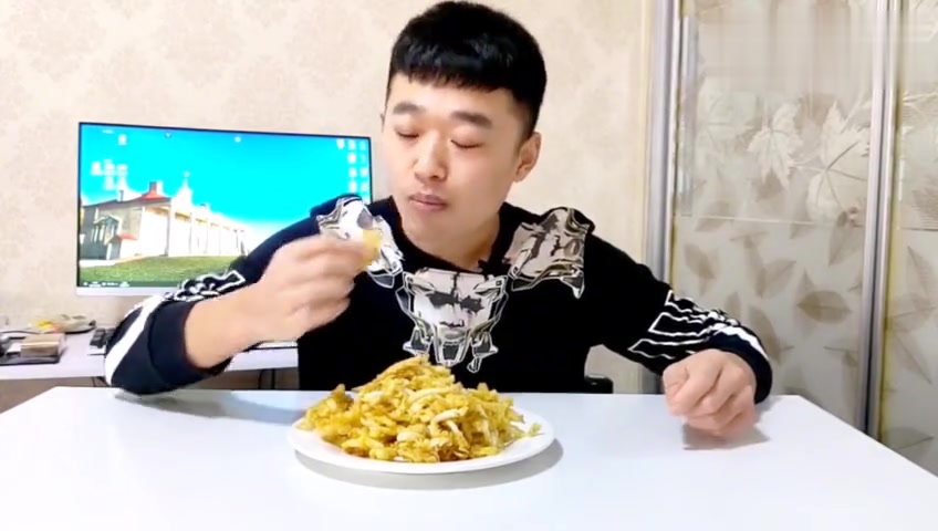 小伙花72元买俩袋太湖银鱼,无鳞无刺,无骨无肠吃起来真香啊