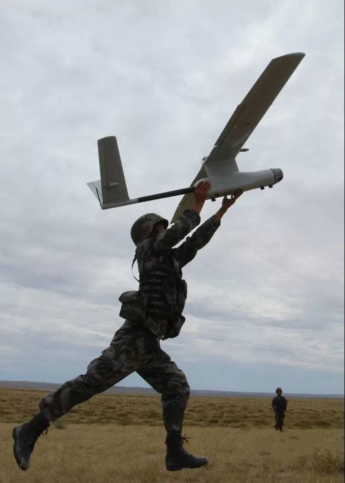 单兵无人机进入解放军基层部队 成为"会飞的望远镜"