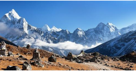 拉姆拉错位于西藏山南加查县境内,湖面海拔5080米,在藏语中的意思是"