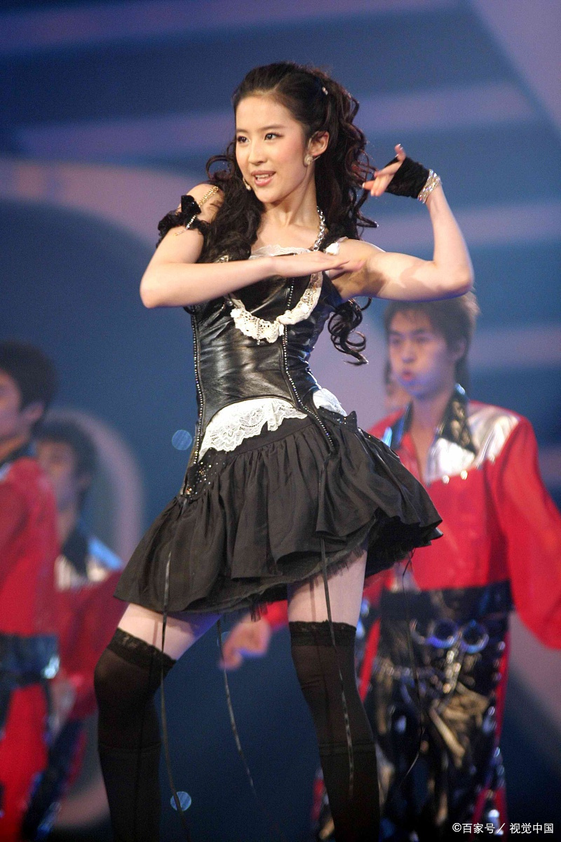 刘亦菲为何至今都单身?看到18岁的跳舞视频,网友:谁敢追啊?