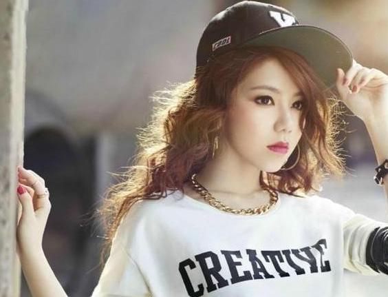 带你看看邓紫棋香港的豪宅:房子面积非常小,家里却还装了工作室