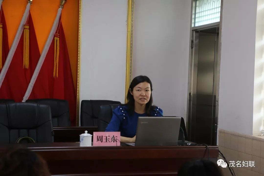 市妇联党组书记,主席周玉东"送课下乡",为基层执委讲课