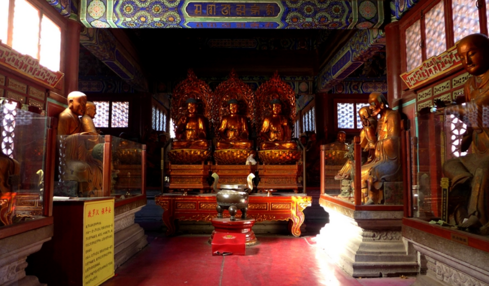 香山有座罗汉堂,房梁上面寻济公