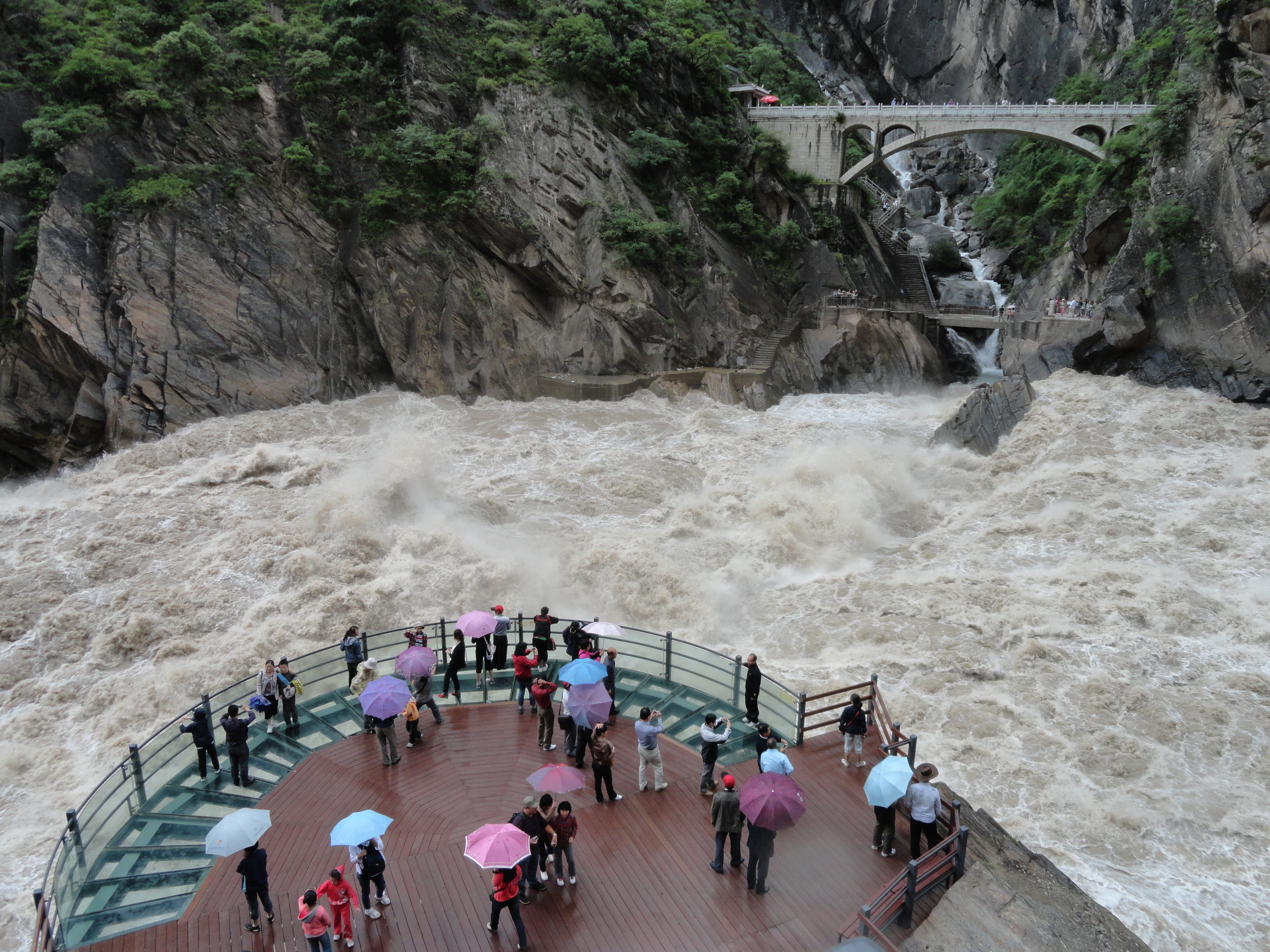 虎跳峡,金沙江上凶险峡谷,见证大自然的咆哮与力量