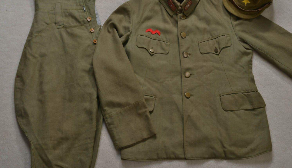 日军大衣到底有什么猫腻?我军宁愿冻着也不穿,真实原因很心酸