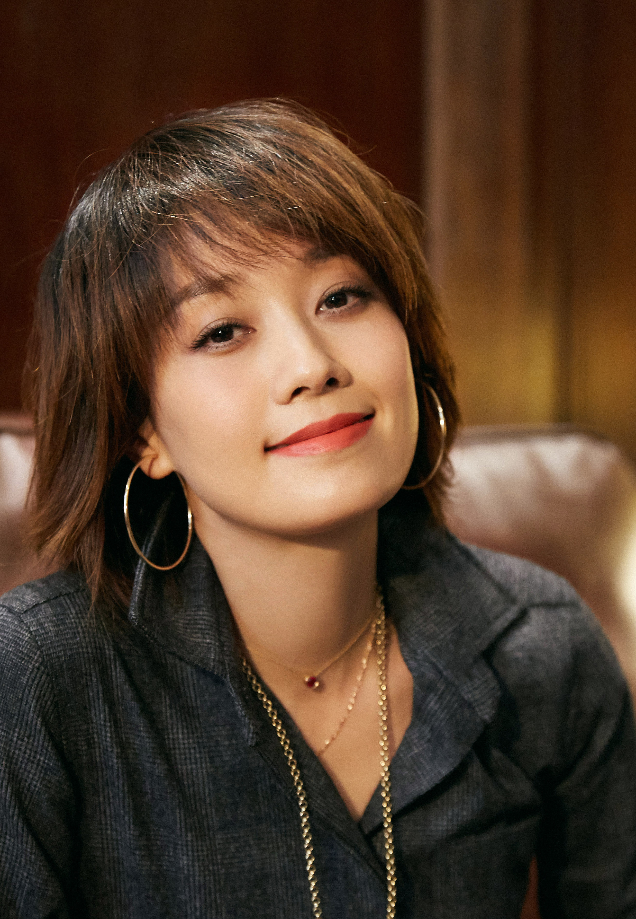 马伊琍首晒小女儿萌照,樱桃小嘴可爱爆棚,浓密自然卷像个洋娃娃