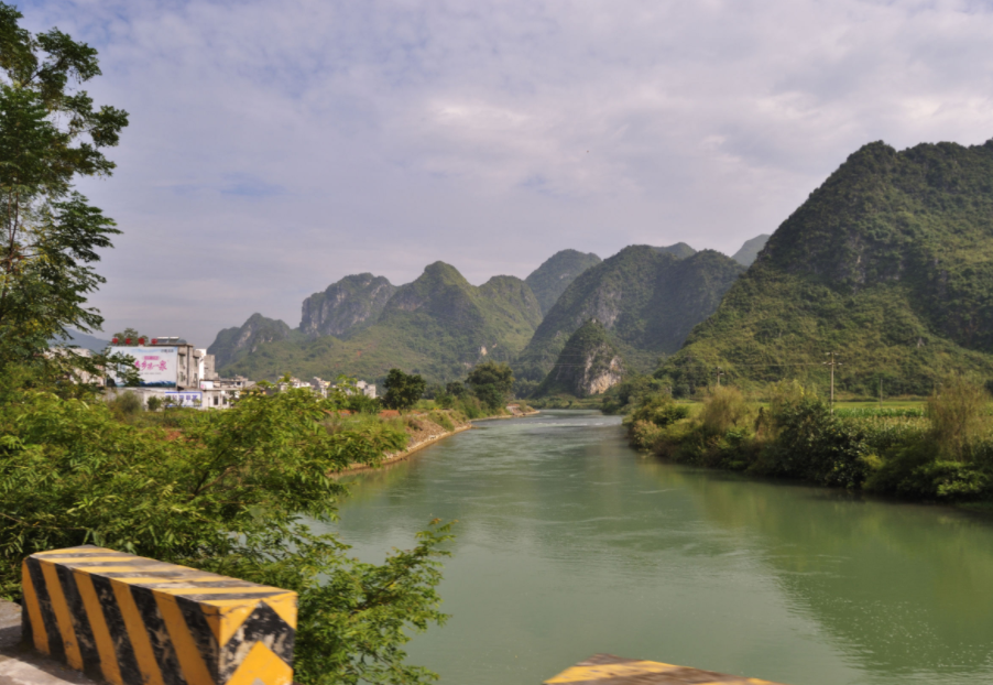 旅游:美丽的广西盘阳河风景