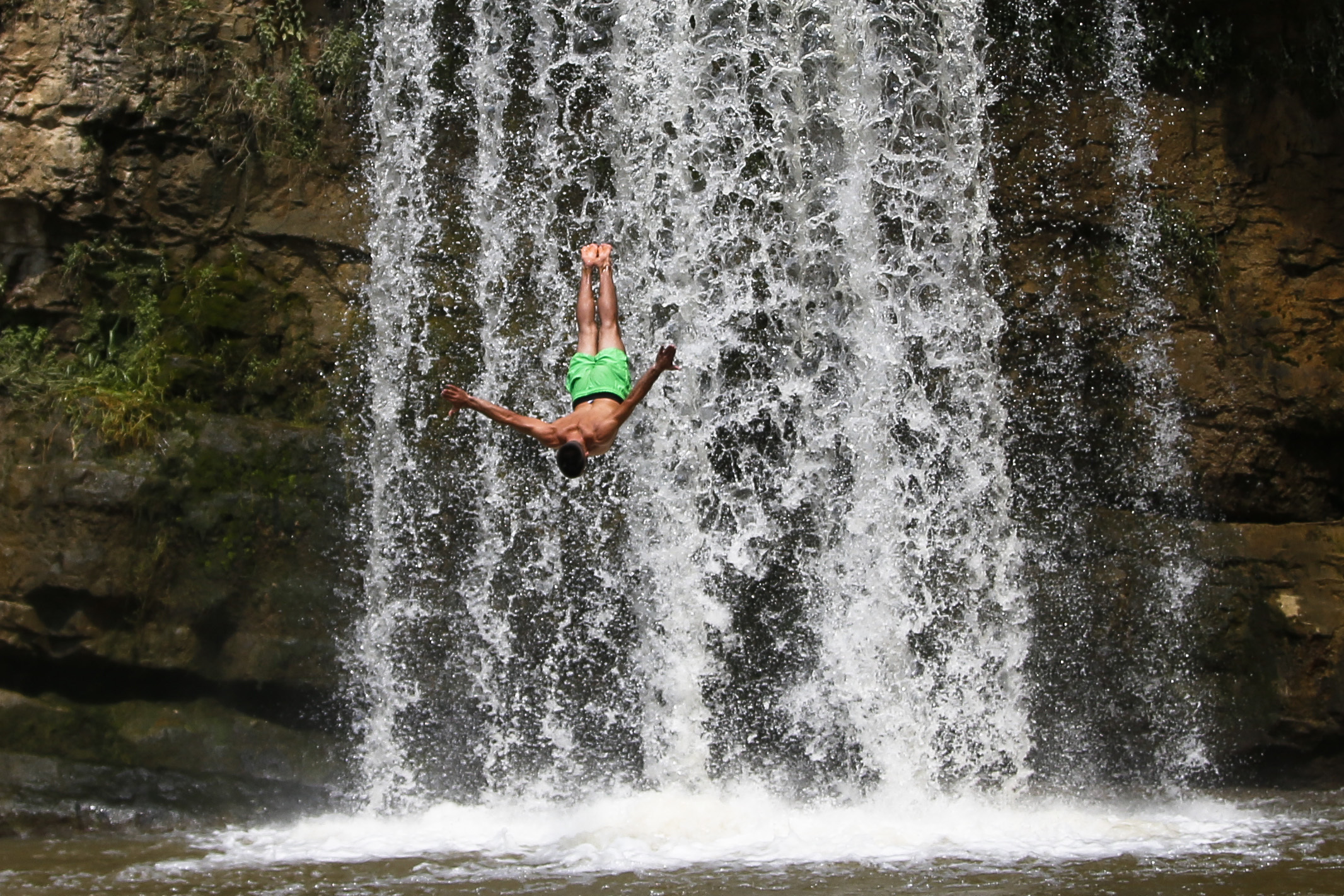 瀑布高空跳水(7)
