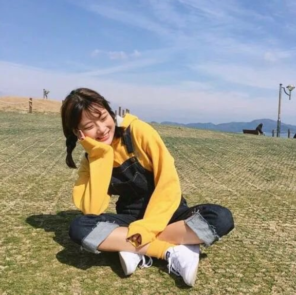 韩国女生经常用的8个拍照姿势,教你怎样拍照摆pose超有气质