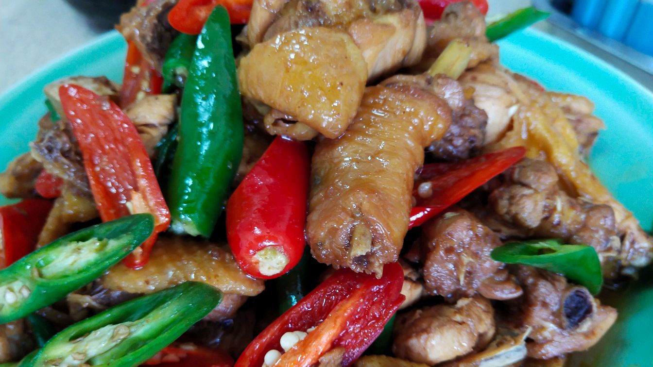 春天到了,咱们做一道红烧小公鸡,对于孩子的成长有帮助